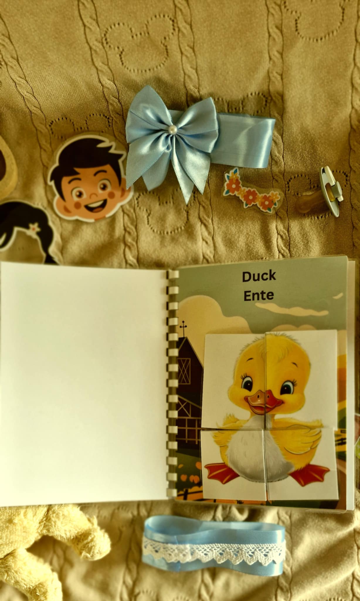 Handgemachtes Baby Klettbuch – Montessori Lernspiele, Puzzles & Zeichnen mit Punkten klettbuch baby montessori kleinkind