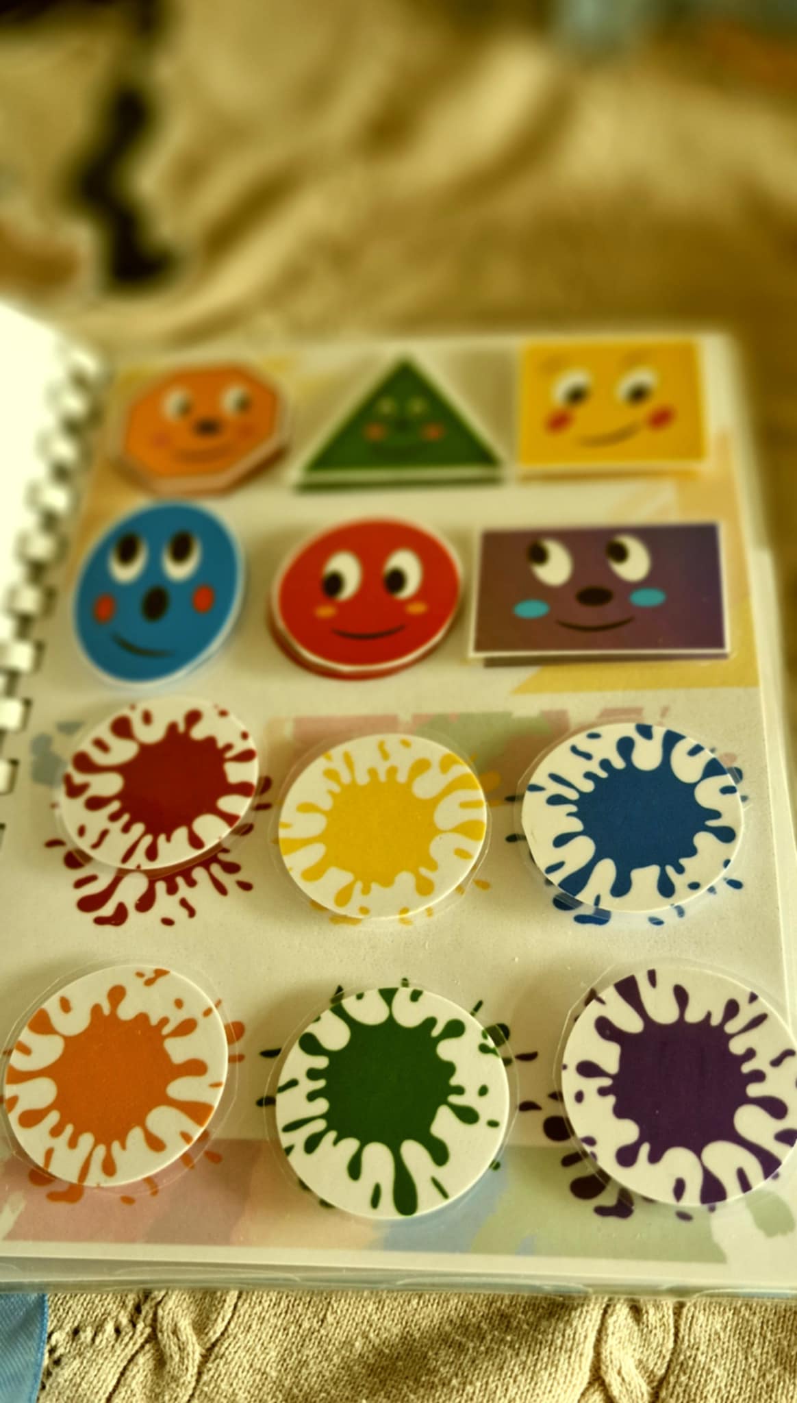 Handgemachtes Baby Klettbuch – Montessori Lernspiele, Puzzles & Zeichnen mit Punkten klettbuch baby montessori kleinkind