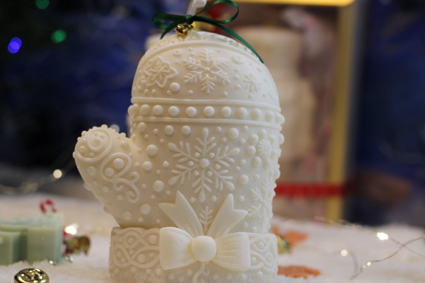 Luxus Winter-Kerze "Schneeflocken-Faustling" | Edle Dekoration für Weihnachten